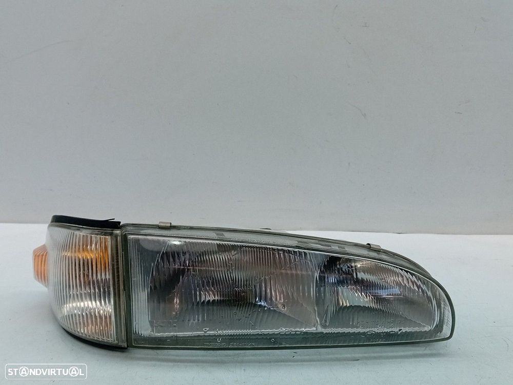 Ótica / farol direita HYUNDAI H100 - 1