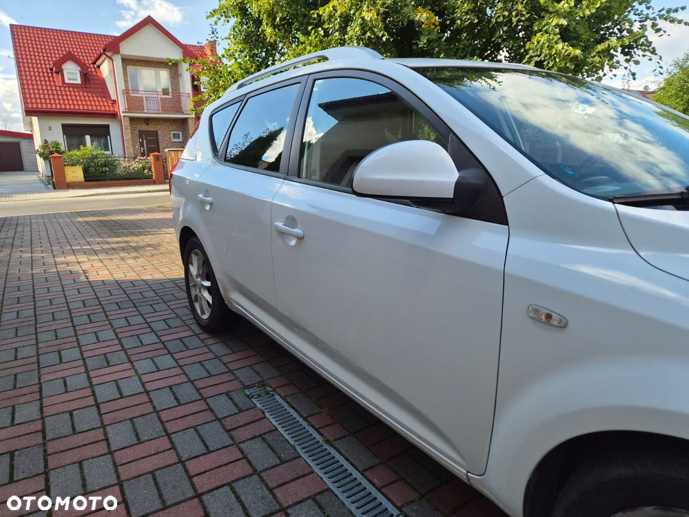 Kia Ceed 2.0 crdi Comfort + - 2