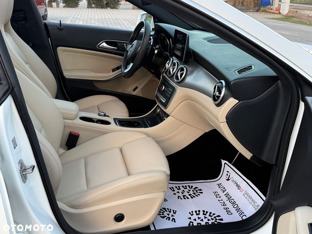 Mercedes-Benz CLA - 13