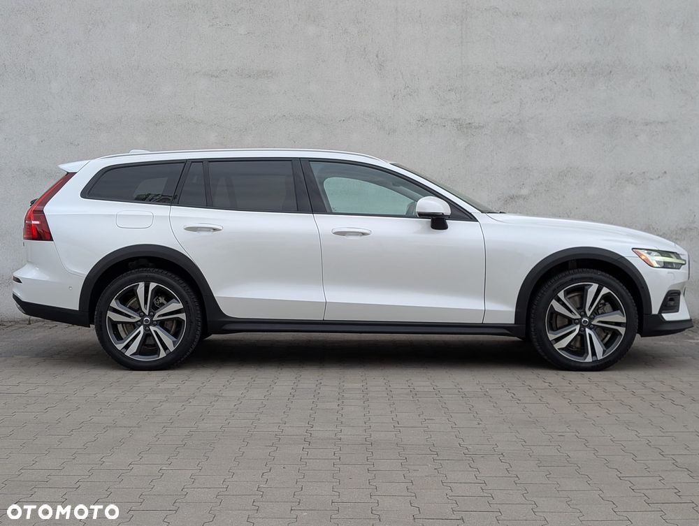 Volvo V60 B5 B AWD Plus Dark - 3