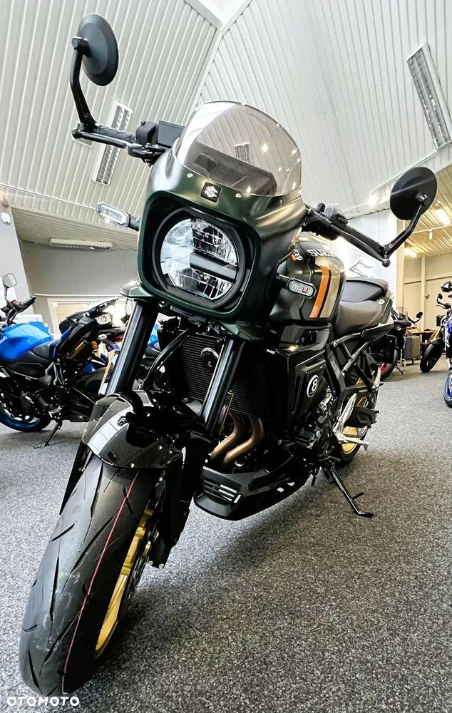 Suzuki GSX - 19