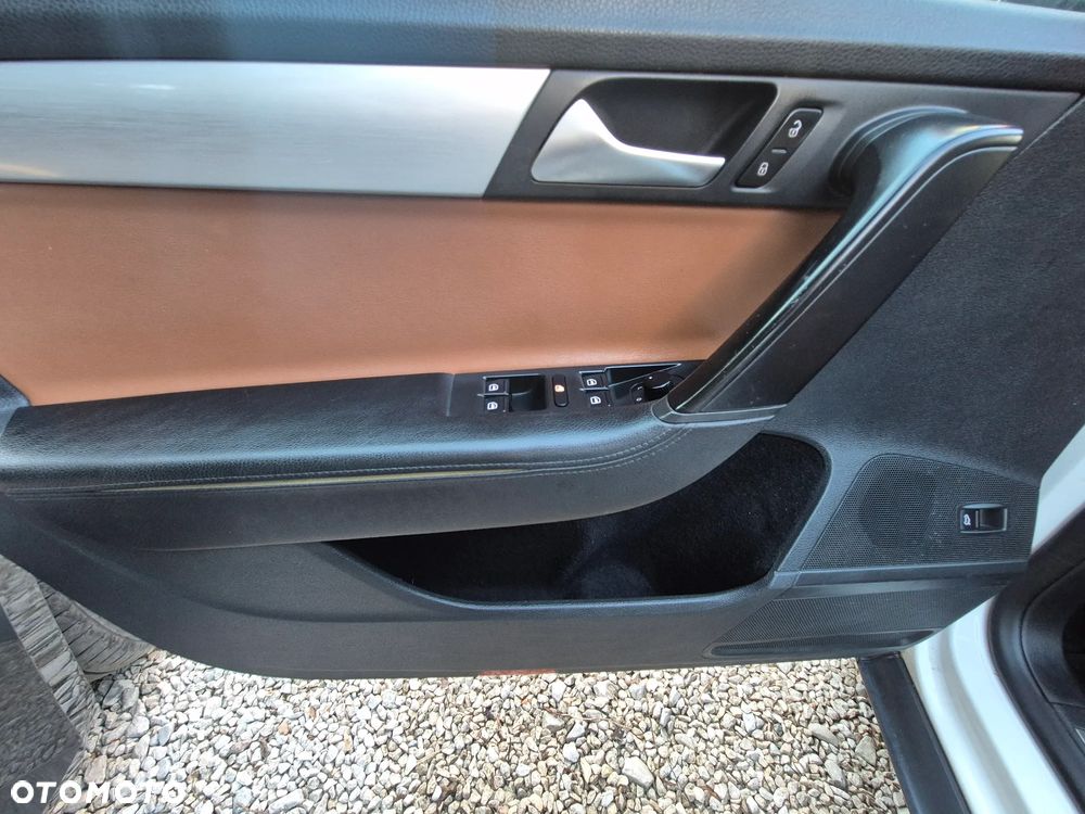 Volkswagen Passat 2.0 TDI DSG BlueMotion Technology Highline - 25