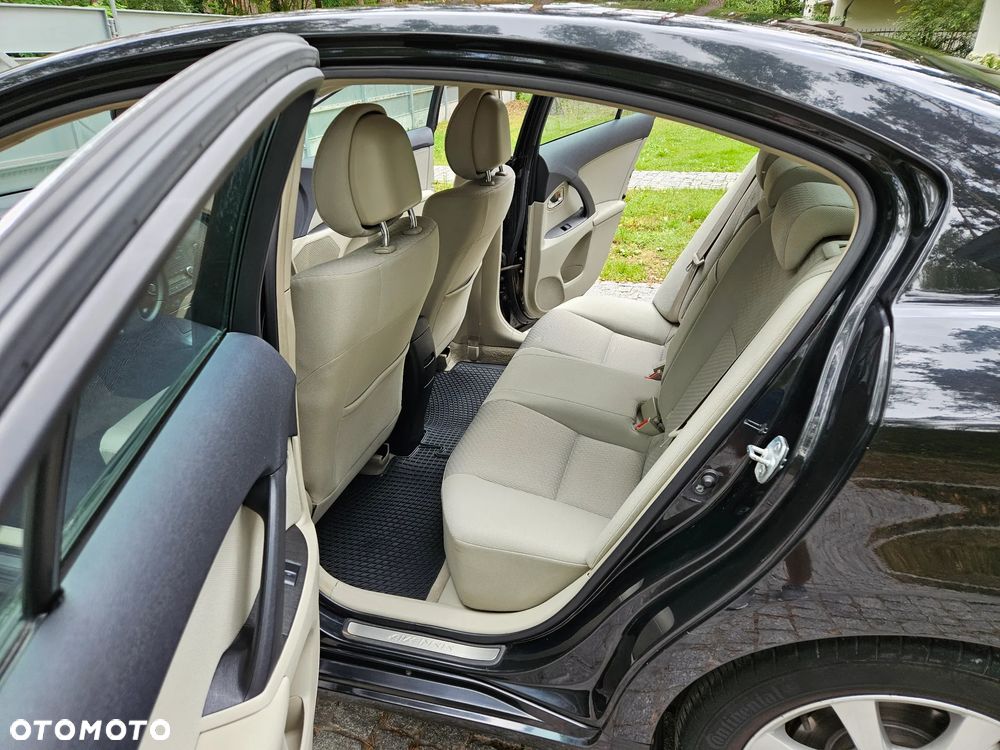 Toyota Avensis 2.0 Sol plus - 8