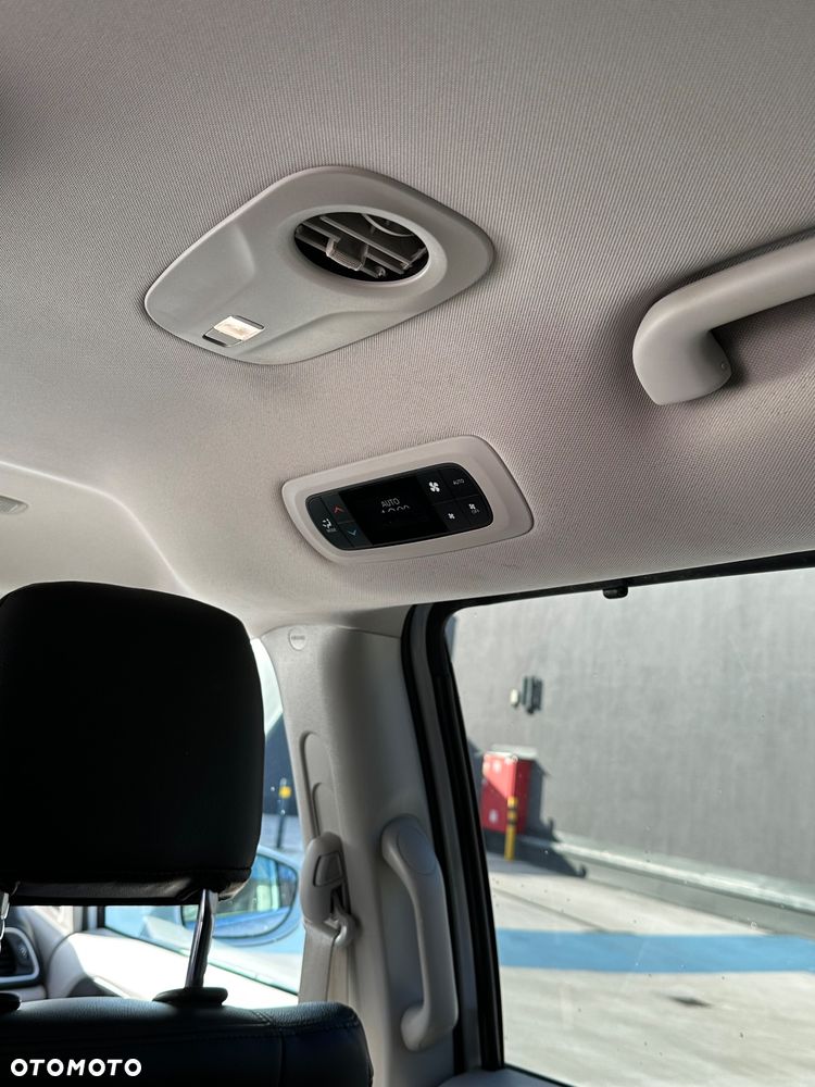 Chrysler Pacifica - 8