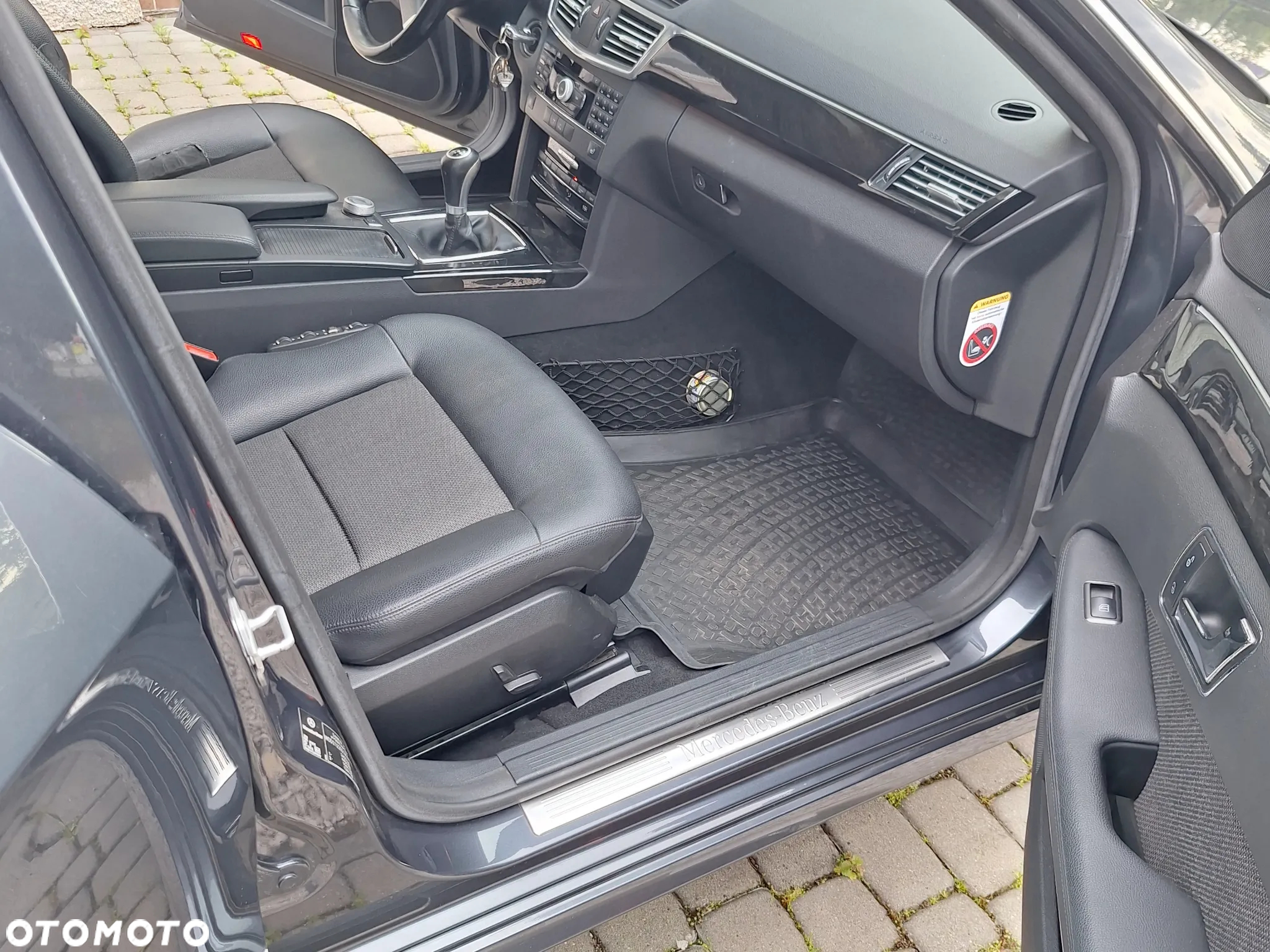 Mercedes-Benz Klasa E 220 CDI BlueEff Avantgarde - 24