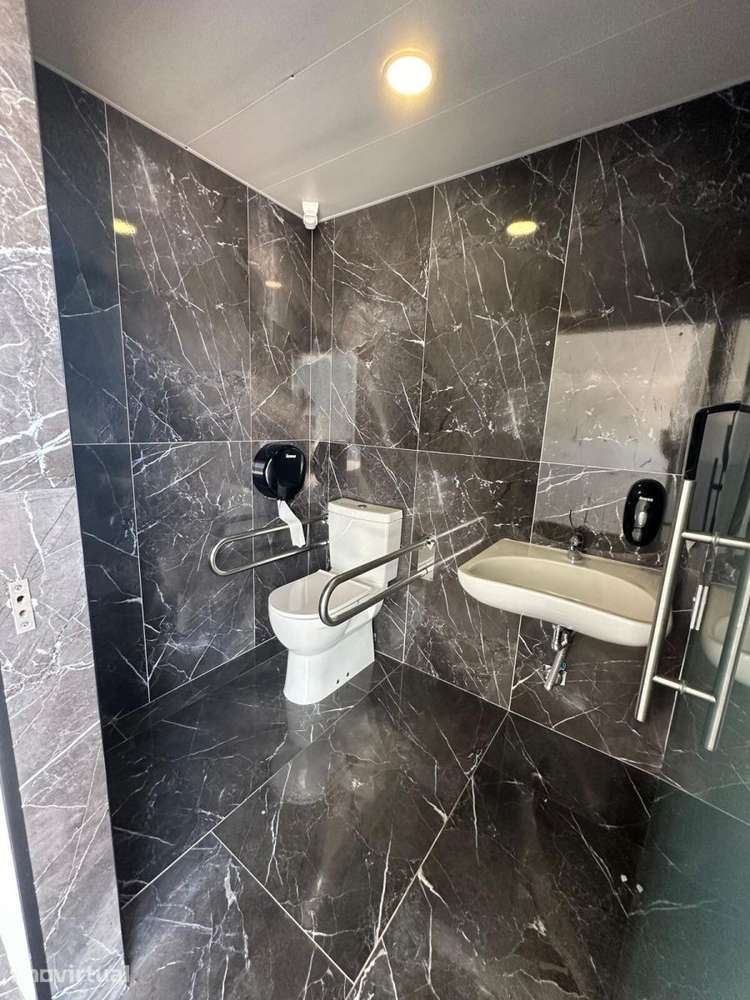 Armazém com Logradouro na EN1 | Vila Franca de Xira - Grande imagem: 4/13