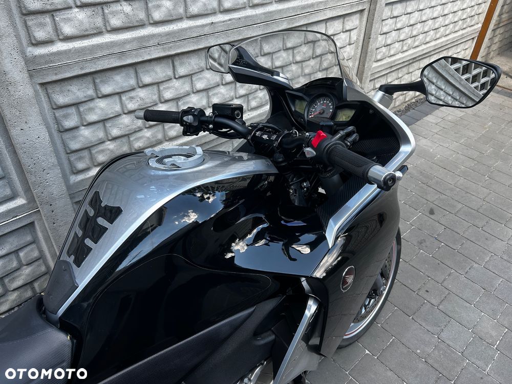 Honda VFR - 8