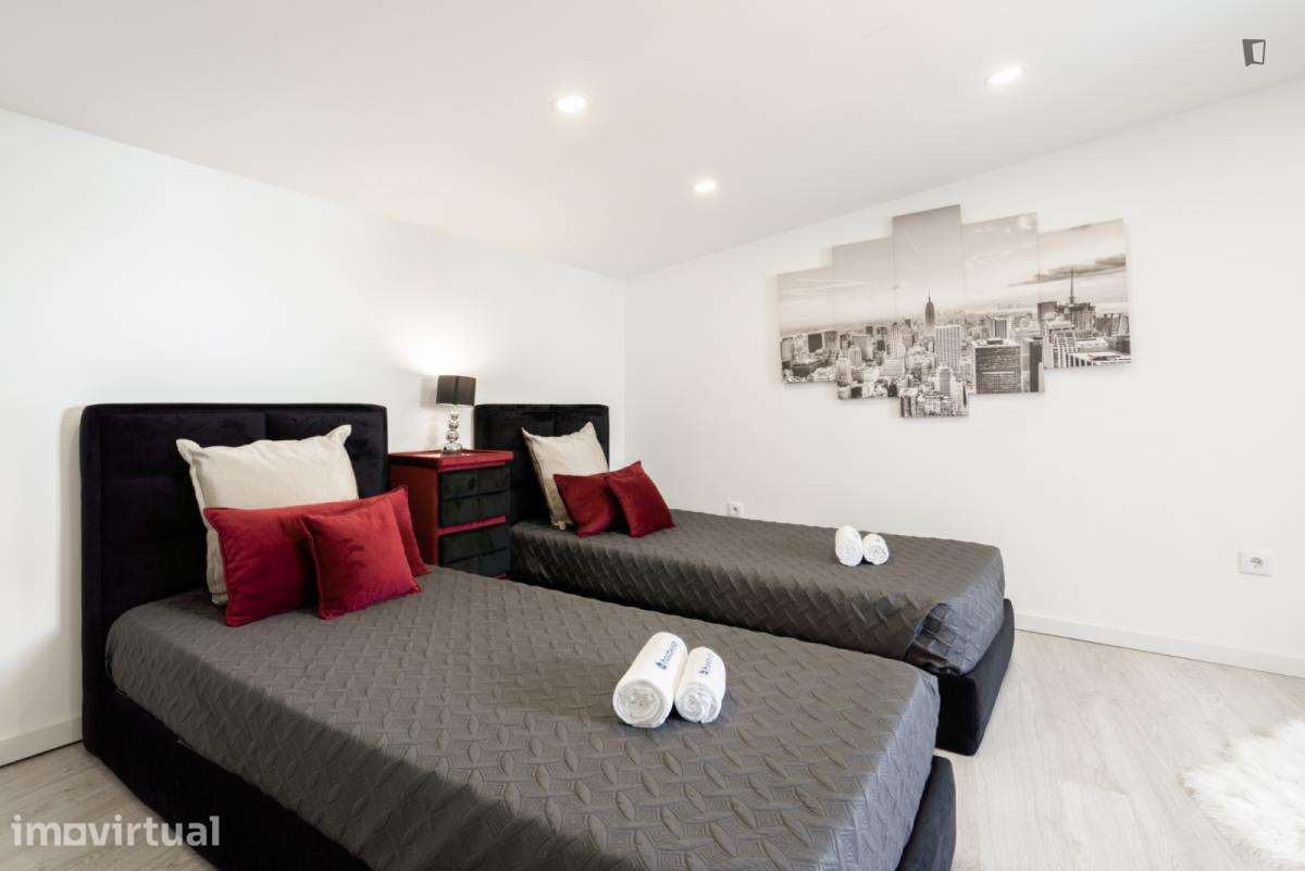 Apartamento com 3 quartos - localizado em Sé Porto - Grande imagem: 2/21