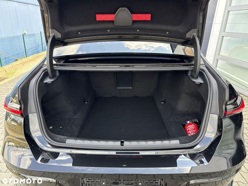 BMW Seria 7 - 18
