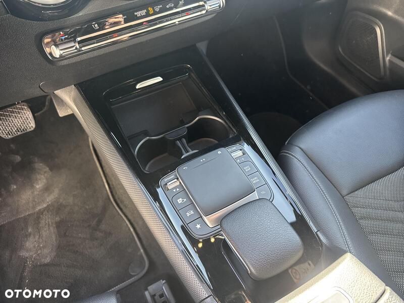 Mercedes-Benz GLB 200 7G-DCT - 14