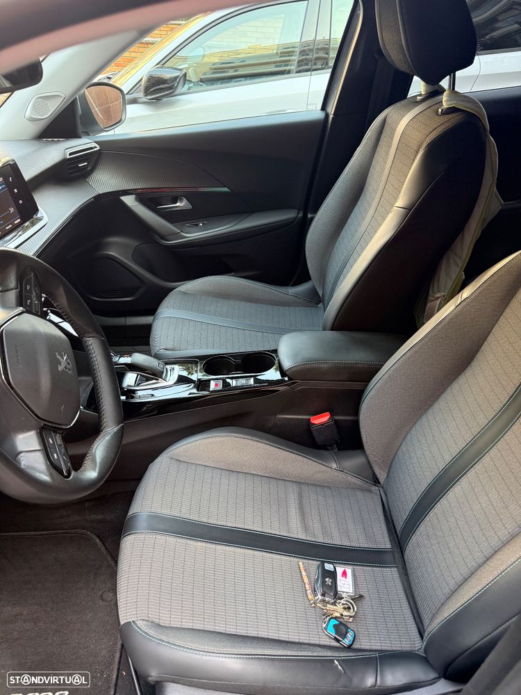 Peugeot 2008 1.2 PureTech Allure Pack EAT8 - 18