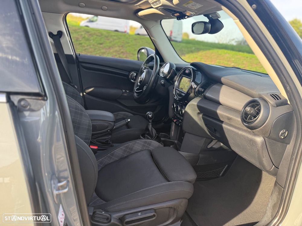 MINI 5 Portas Cooper D - 22