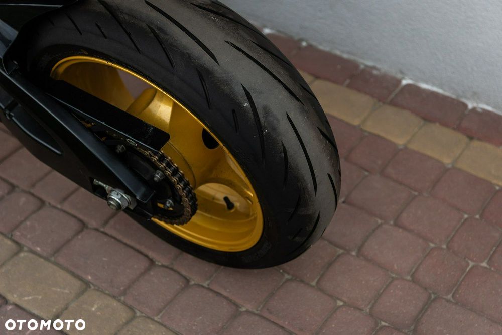 Suzuki GSX-R - 10