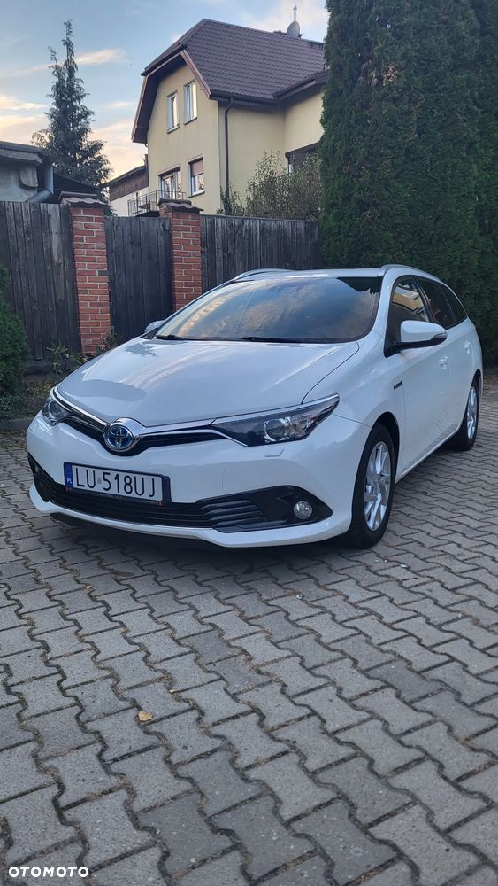 Toyota Auris 1.8 HSD Luna - 1