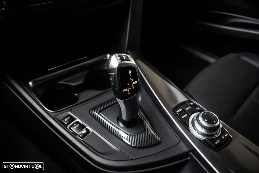 BMW 318 d Auto Line Modern - 18