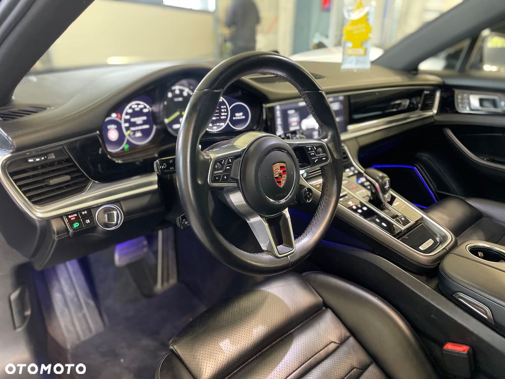 Porsche Panamera - 30