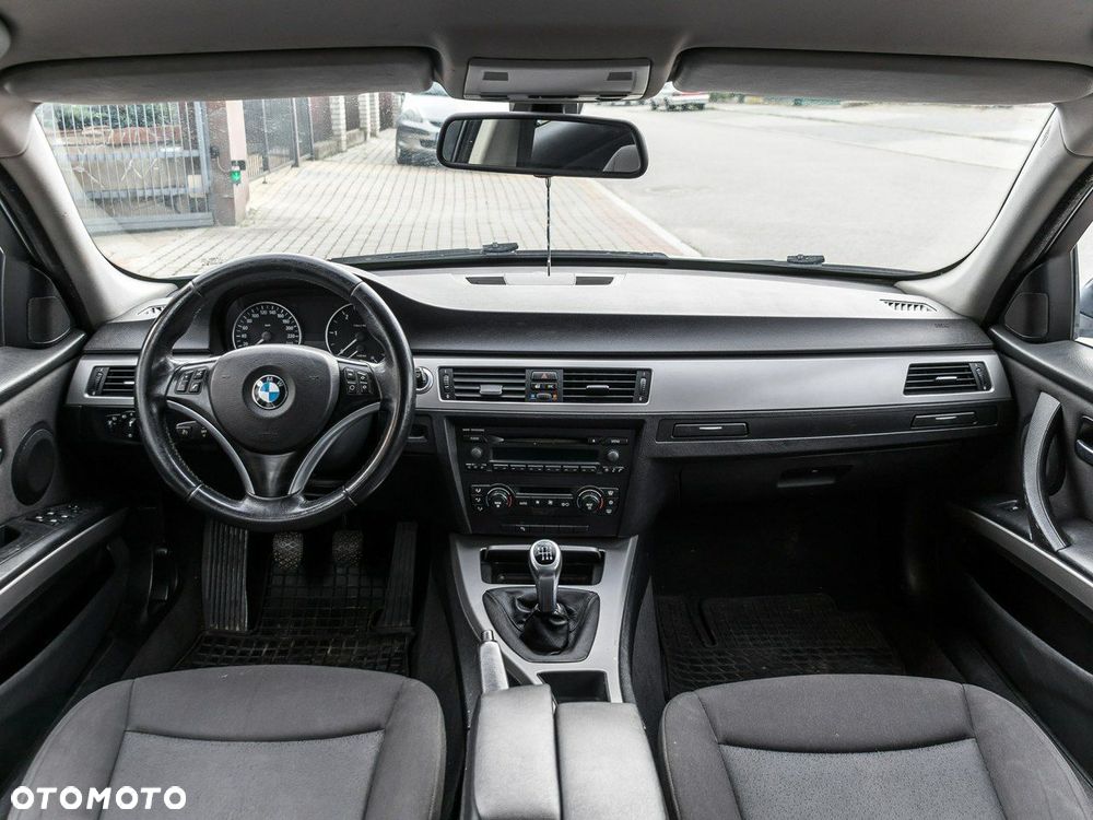BMW Seria 3 320d DPF Touring - 17