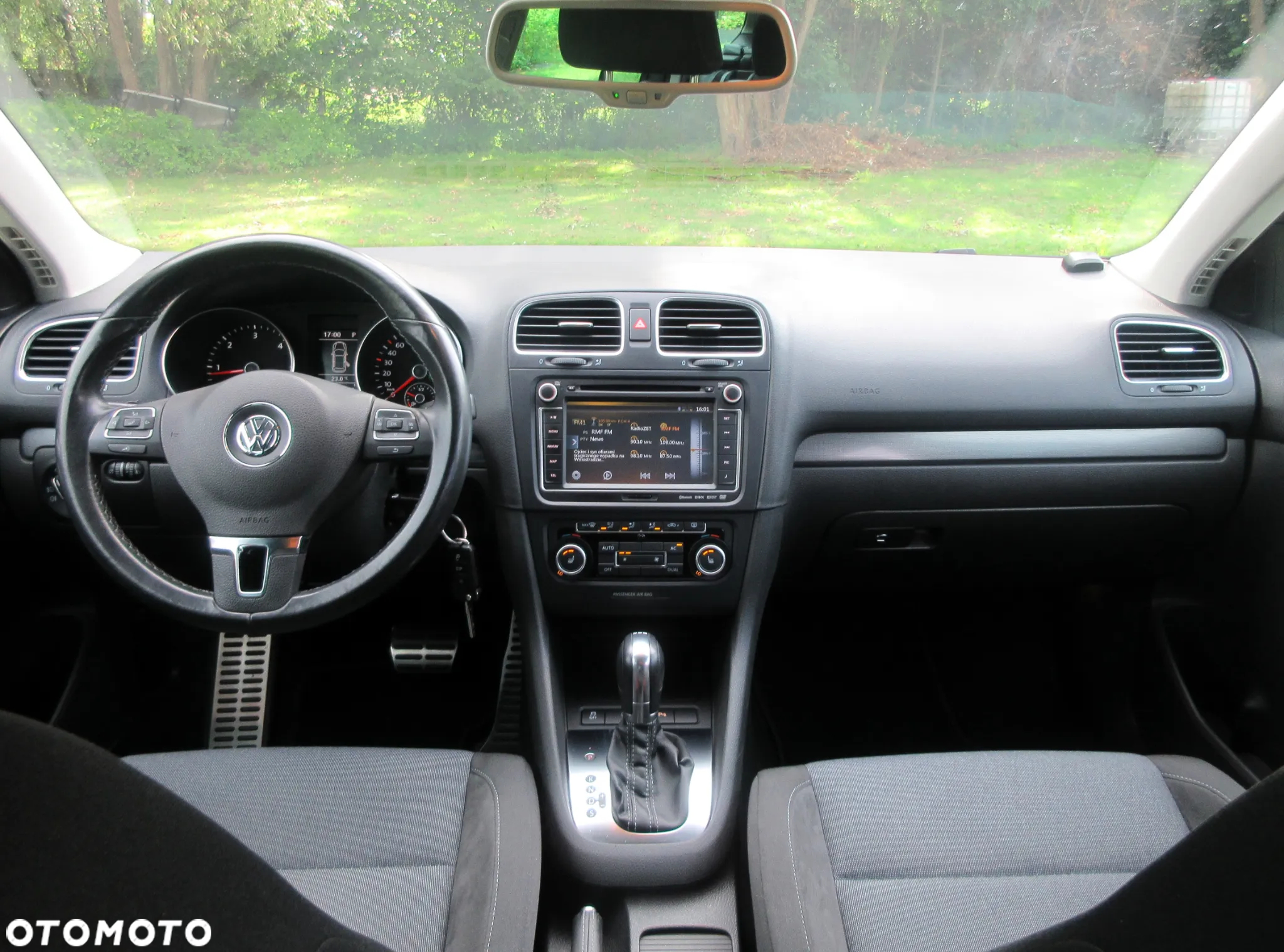 Volkswagen Golf 2.0 TDI DPF BlueMotion Technology DSG Style - 17