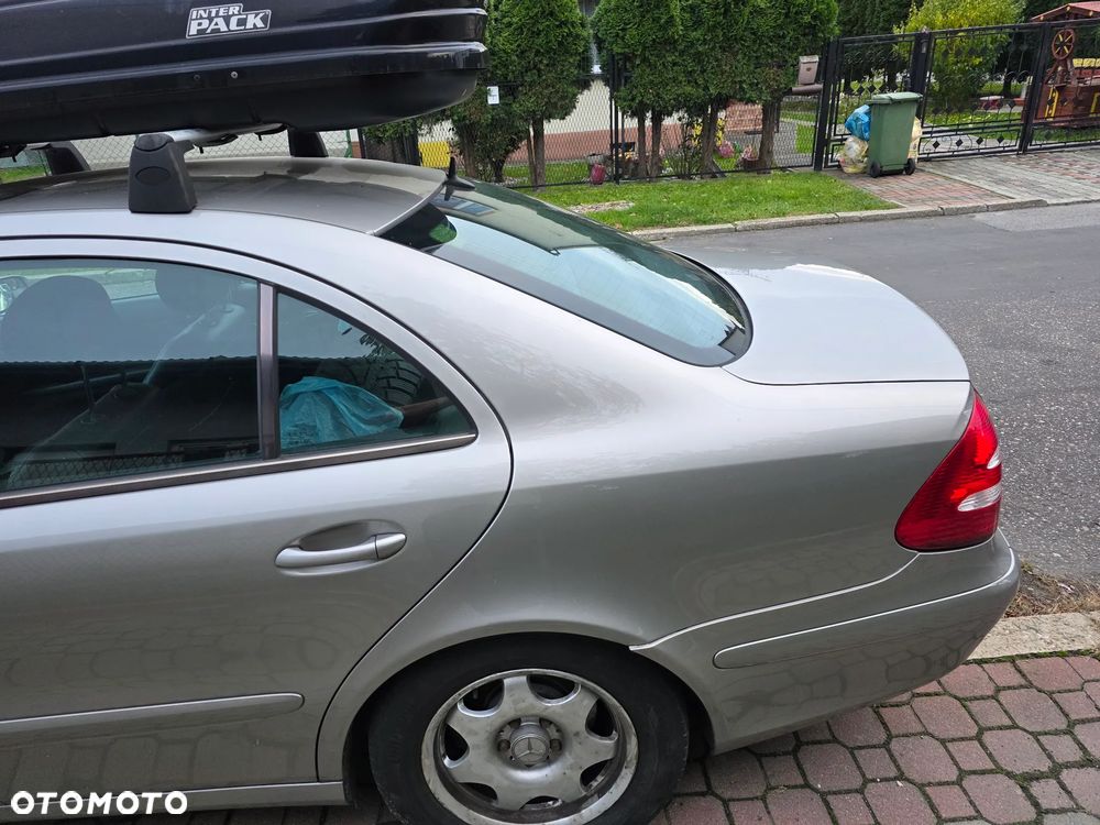 Mercedes-Benz E-Class 2005 photo 4