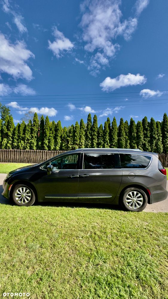 Chrysler Pacifica - 3