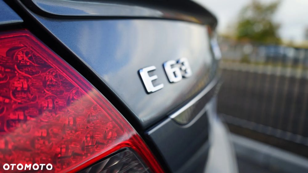 Mercedes-Benz Klasa E 63 AMG 7G-TRONIC - 38
