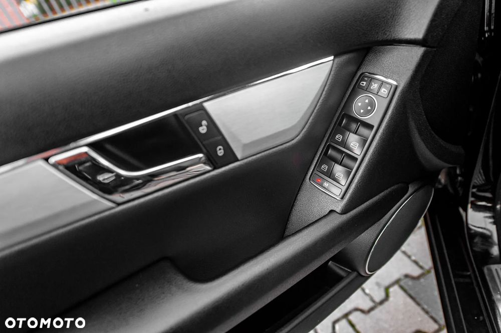 Mercedes-Benz Klasa C 200 7G-TRONIC Avantgarde Edition - 28