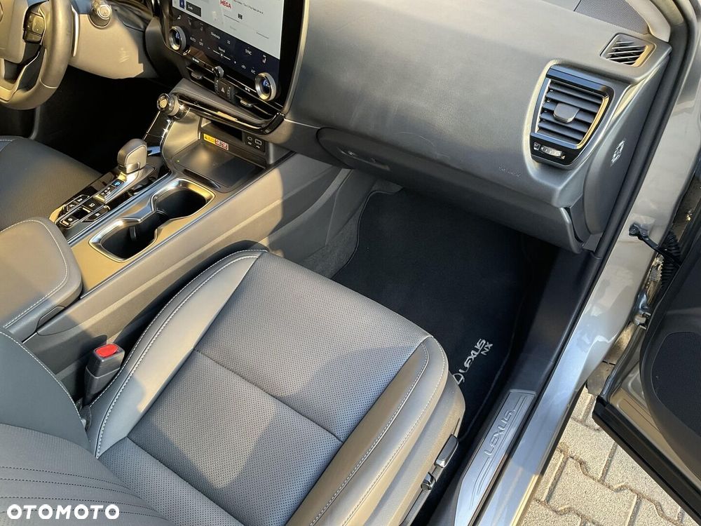 Lexus NX 350h Prestige AWD - 18