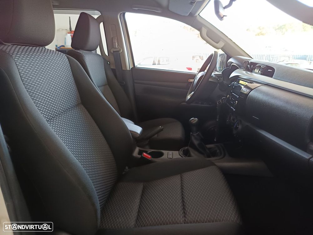 Toyota Hilux 2.4 D-4D 4WD CD CM - 20