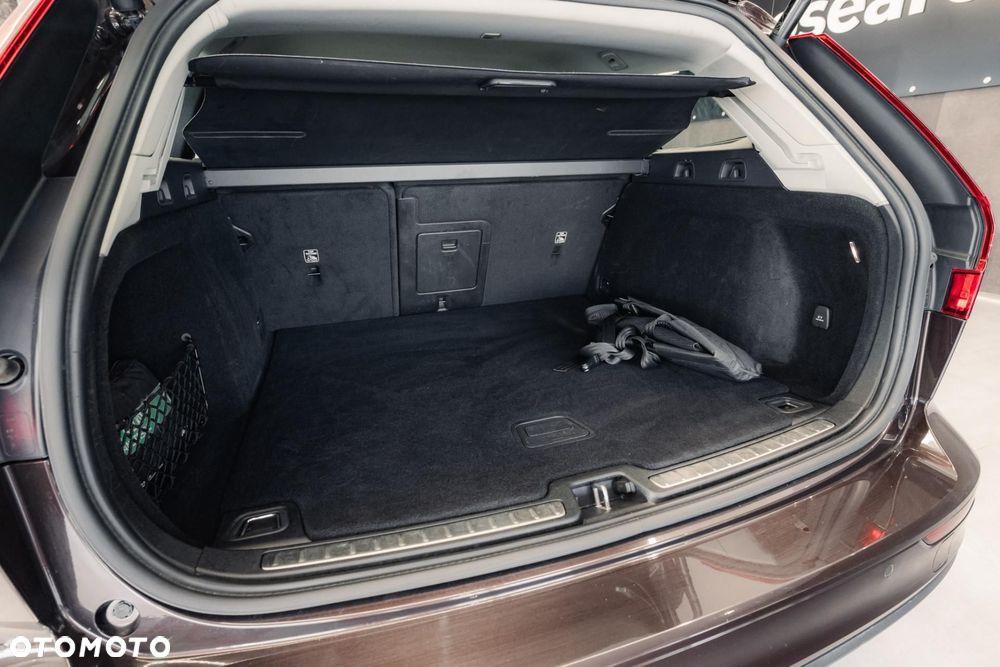 Volvo V60 B4 D Momentum Pro - 35
