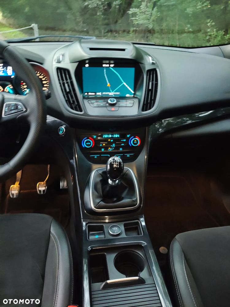 Ford Kuga 2.0 TDCi 2x4 ST-Line - 31
