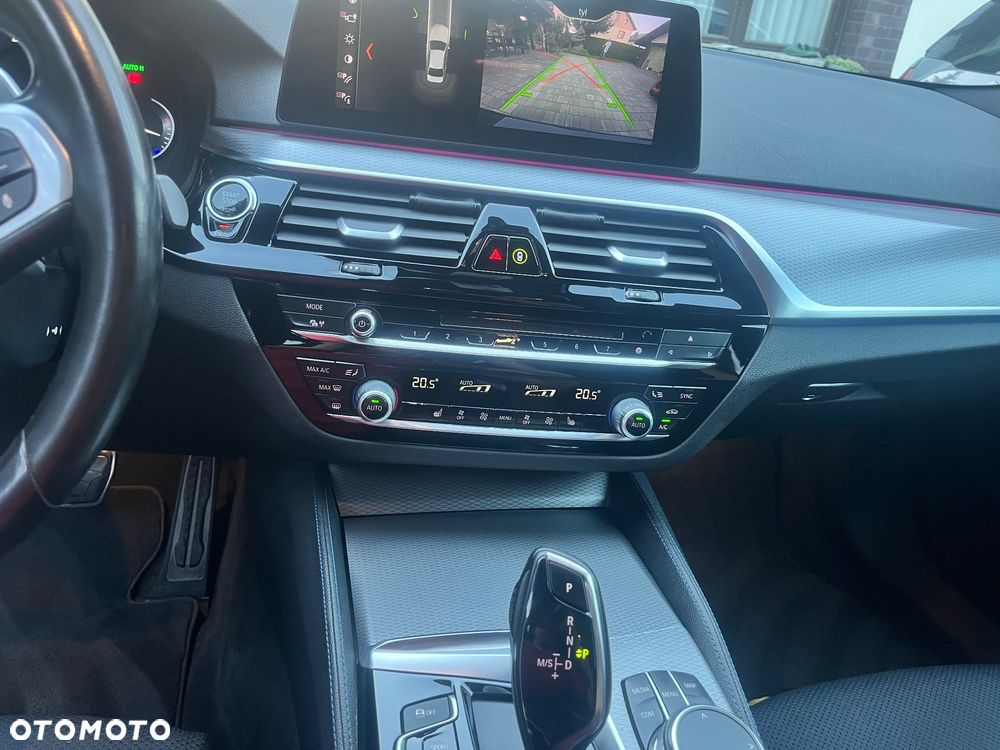 BMW Seria 5 520d xDrive M Sport sport - 22