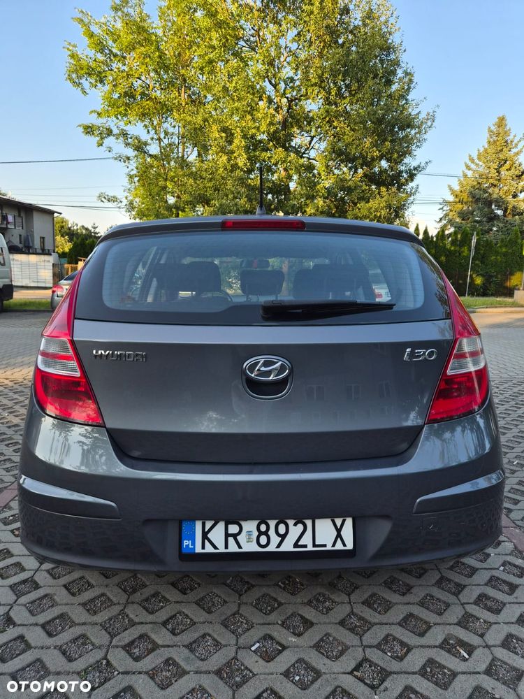Hyundai i30 1.6 Comfort EU5 - 6