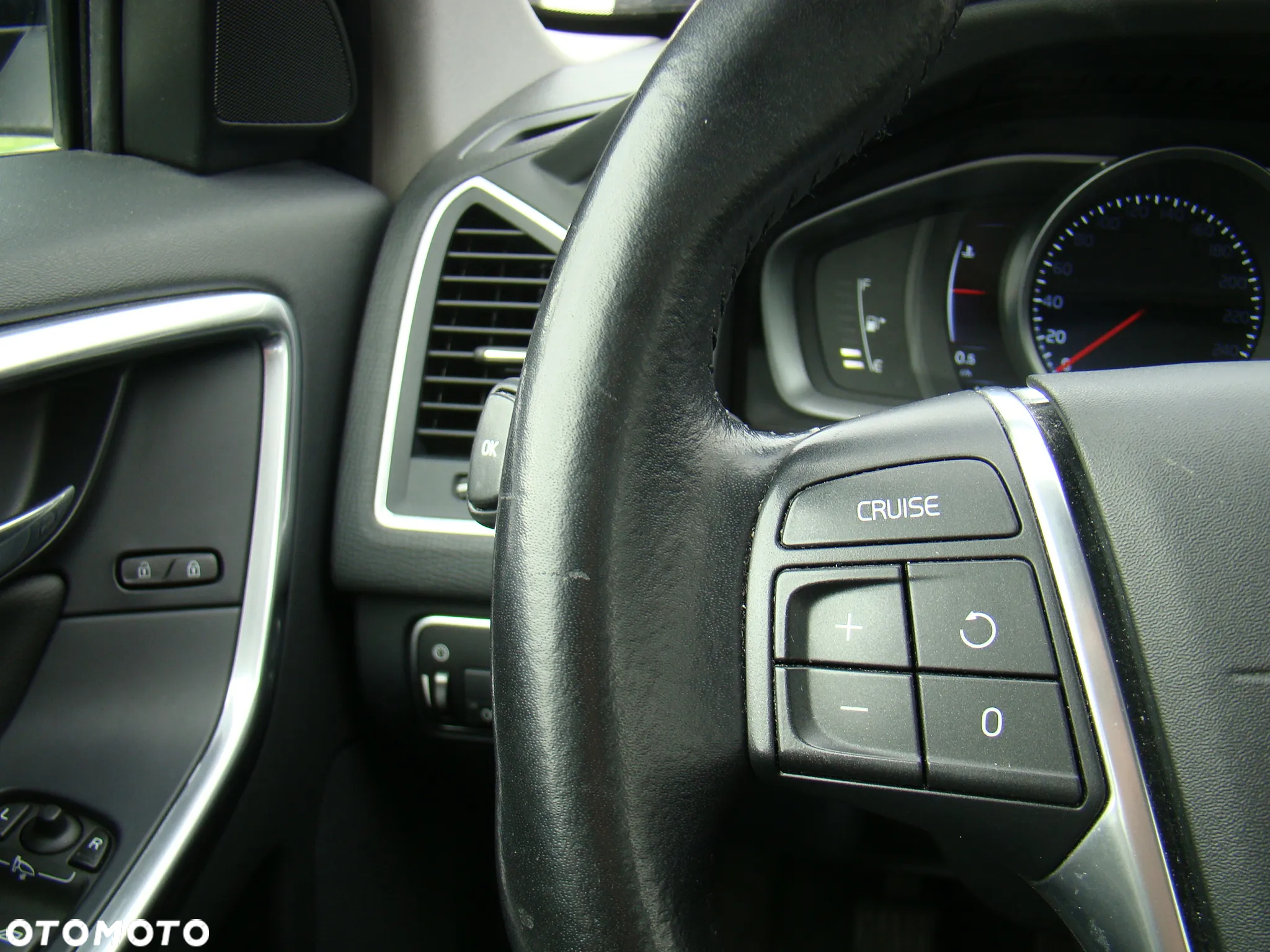 Volvo XC 60 D4 Momentum Pro - 29