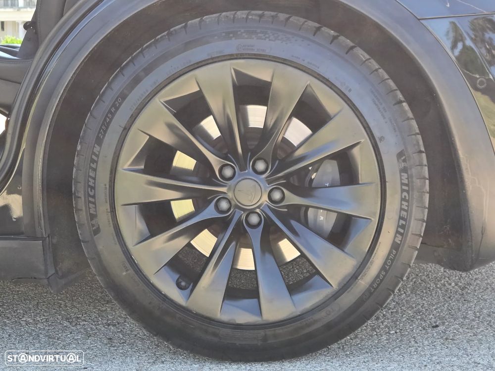 Tesla Model X 100D - 11