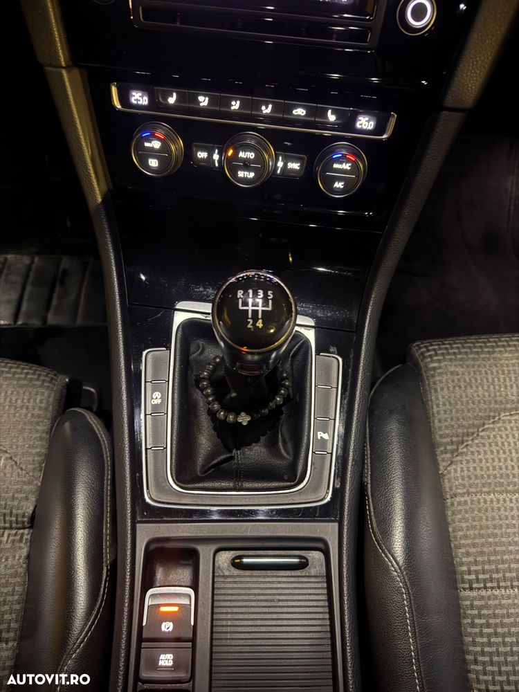 Volkswagen Golf - 10