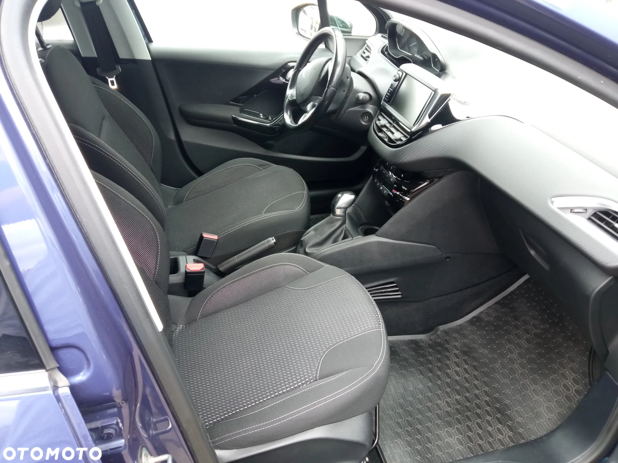 Peugeot 208 - 5