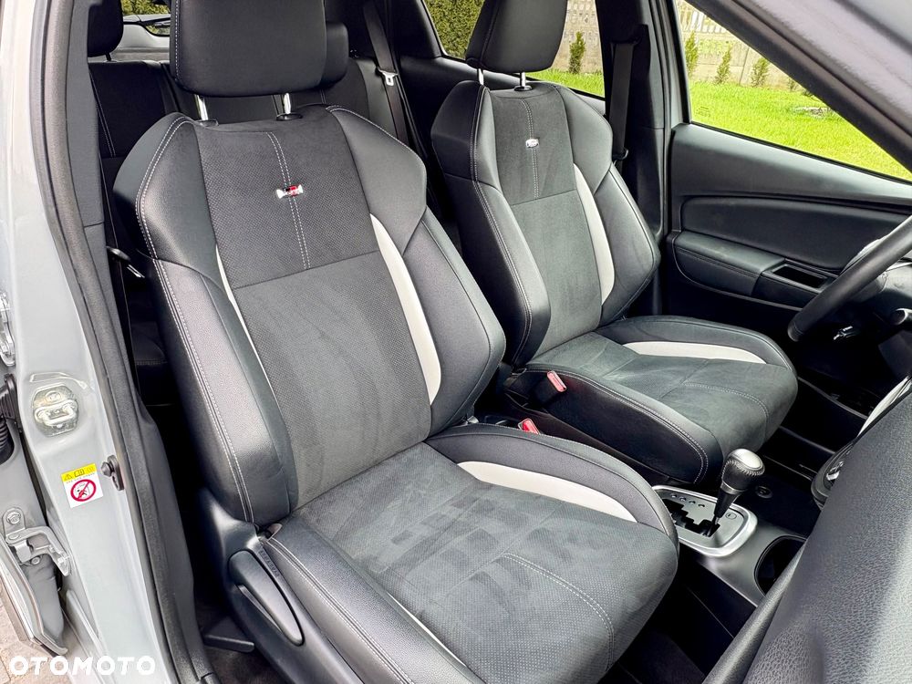 Toyota Yaris Hybrid 100 GR Sport - 4
