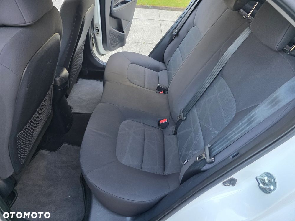 Kia Rio - 21