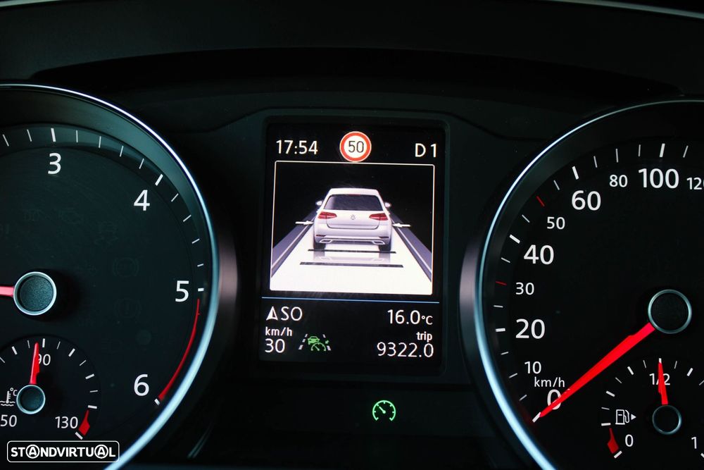 VW Passat Variant 2.0 TDi Business DSG - 32
