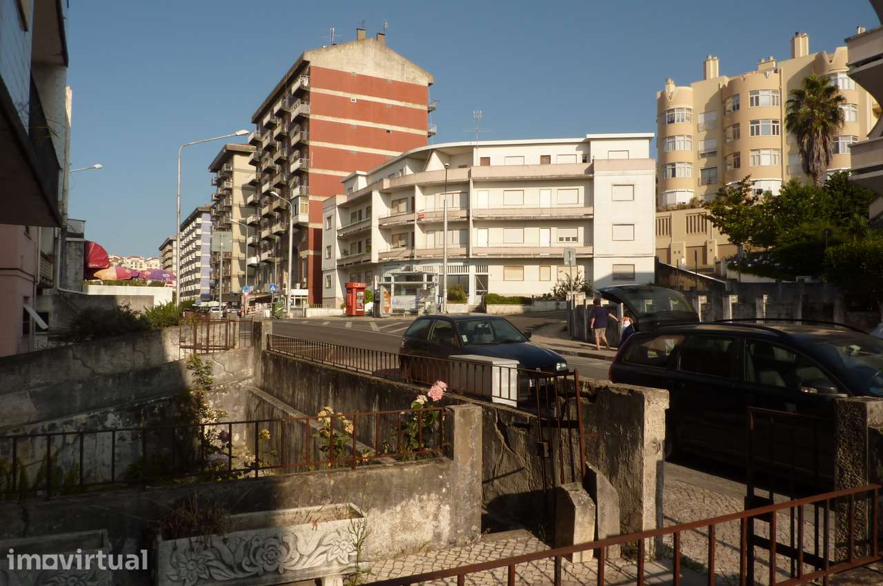 Apartamento T3, transformado em T4, Centro de Celas, HUC - Grande imagem: 2/15