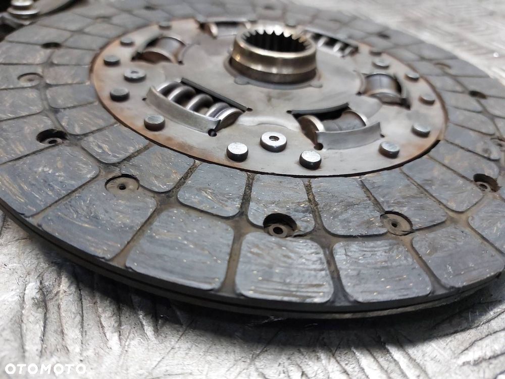 SPRZĘGŁO TARCZA DOCISK ŁOŻYSKO KOŁO ZAMACHOWE COROLLA VERSO I 2.0 D4D - 8