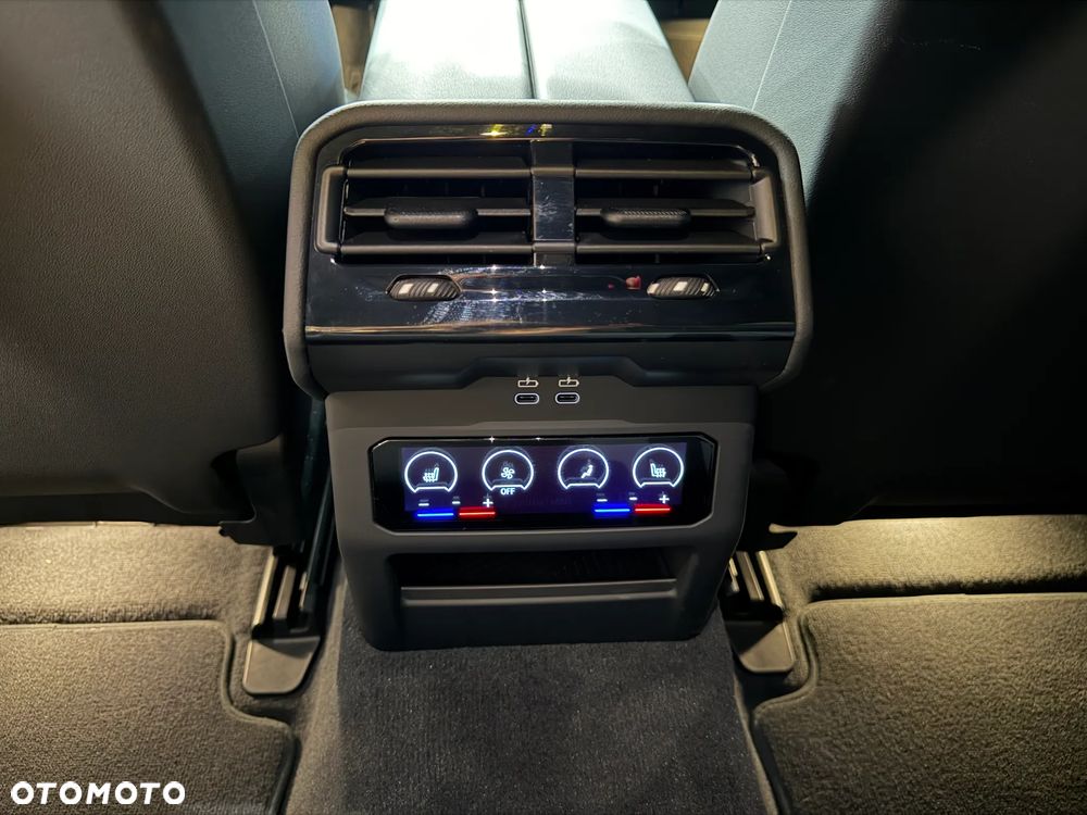 BMW Seria 5 520i mHEV - 29
