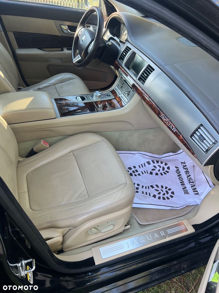 Jaguar XF 2.7 V6 D Luxury - 7