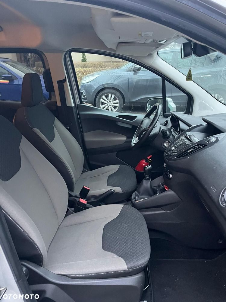 Ford Tourneo Courier - 13