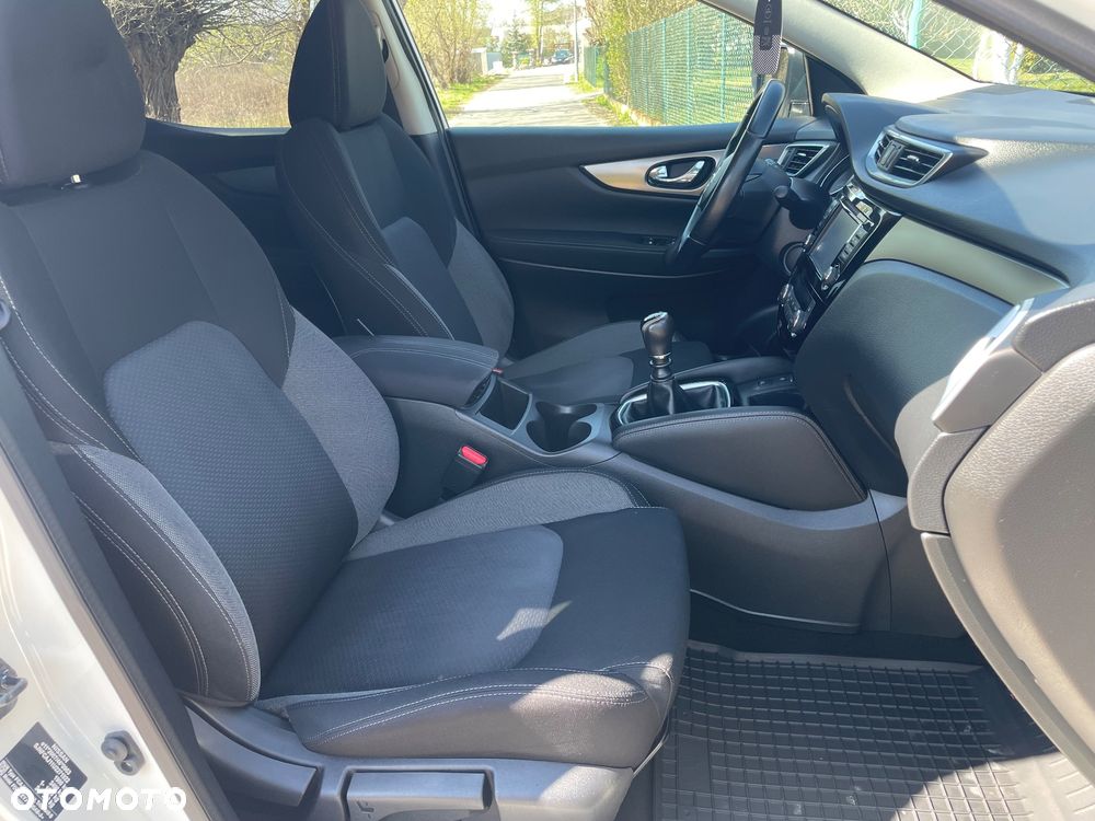 Nissan Qashqai 1.6 DIG-T N-Connecta - 25