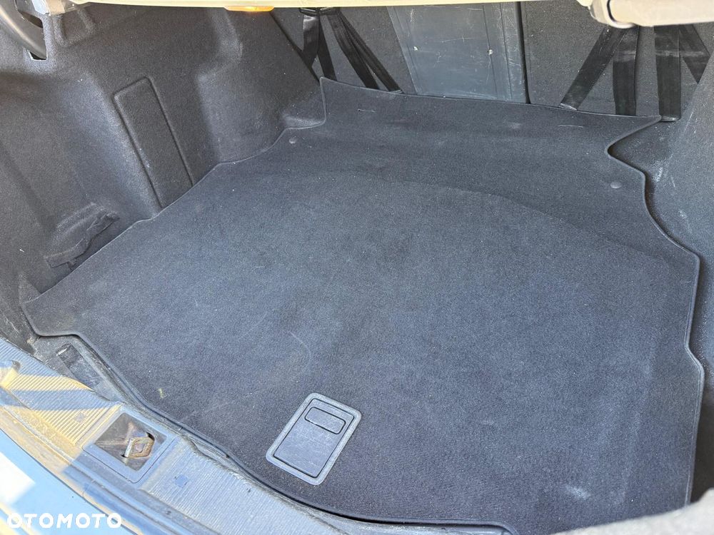 Mercedes-Benz Klasa C 180 Kompressor Classic - 16