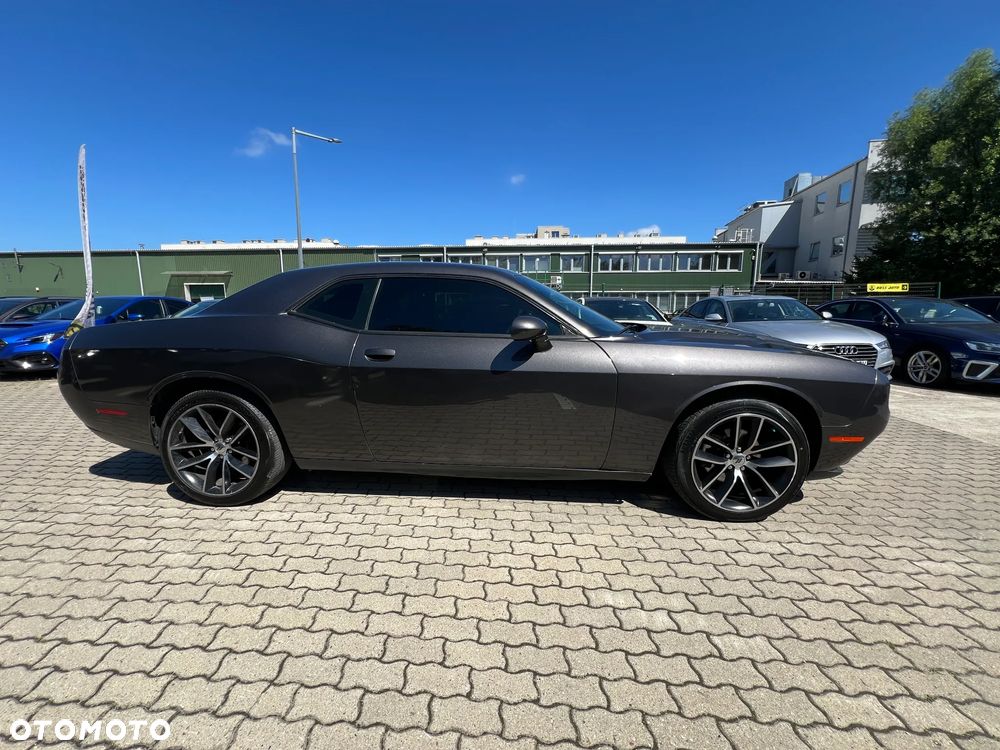 Dodge Challenger - 10