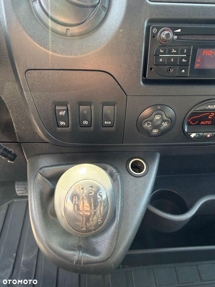 Nissan NV40 - 10