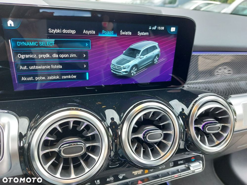 Mercedes-Benz GLB - 32