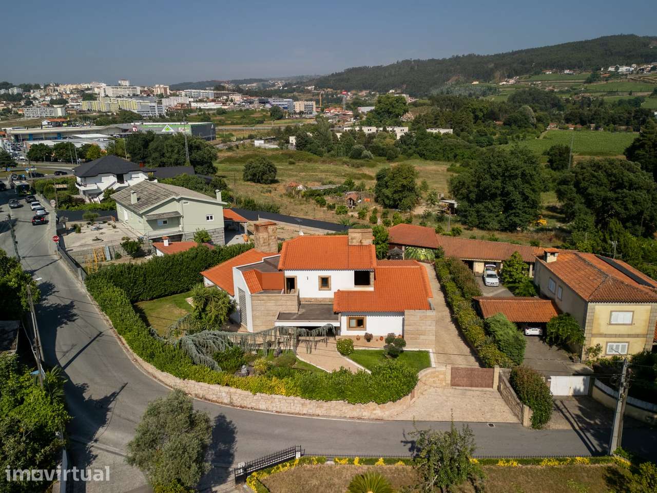 Moradia de Prestígio em Guilhufe – Penafiel - Grande imagem: 2/45
